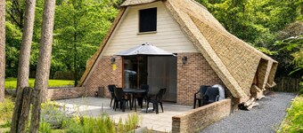 Authentic reed cottage in the heart of nature.