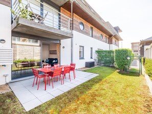 Outdoor dining - Beautiful terrace and close to the beach (Sint-Idesbald)