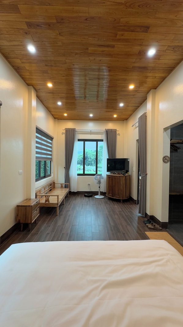 4 habitaciones, tabla de planchar con plancha, internet y ropa de cama