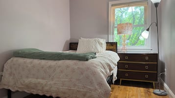 3 chambres, fer et planche à repasser, Wi-Fi, draps fournis