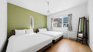 Apartment | Meja, ruang kerja komputer riba, seterika/papan seterika, Wi-fi percuma