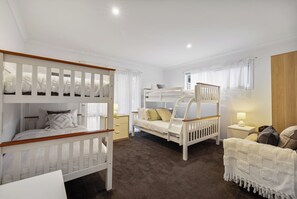 4 Schlafzimmer, Bügeleisen/Bügelbrett, kostenloses WLAN, Bettwäsche