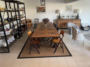 Dining - Spacious Family Home close to the beach and market (La Couarde-sur-Mer)