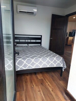 1 habitación, wifi y ropa de cama