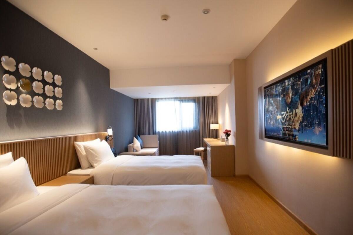 Daunenbettdecken, Betten mit Memory-Foam-Matratzen, kostenlose Minibar