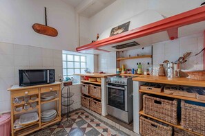 Coffee/tea maker, fridge, microwave, oven - La Maison Benet, calm and hiking (Tautavel)