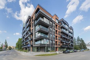 Exterior - Stylish Apartment with Parking | Balcony | Air Conditioning | By the River (Szczecin)