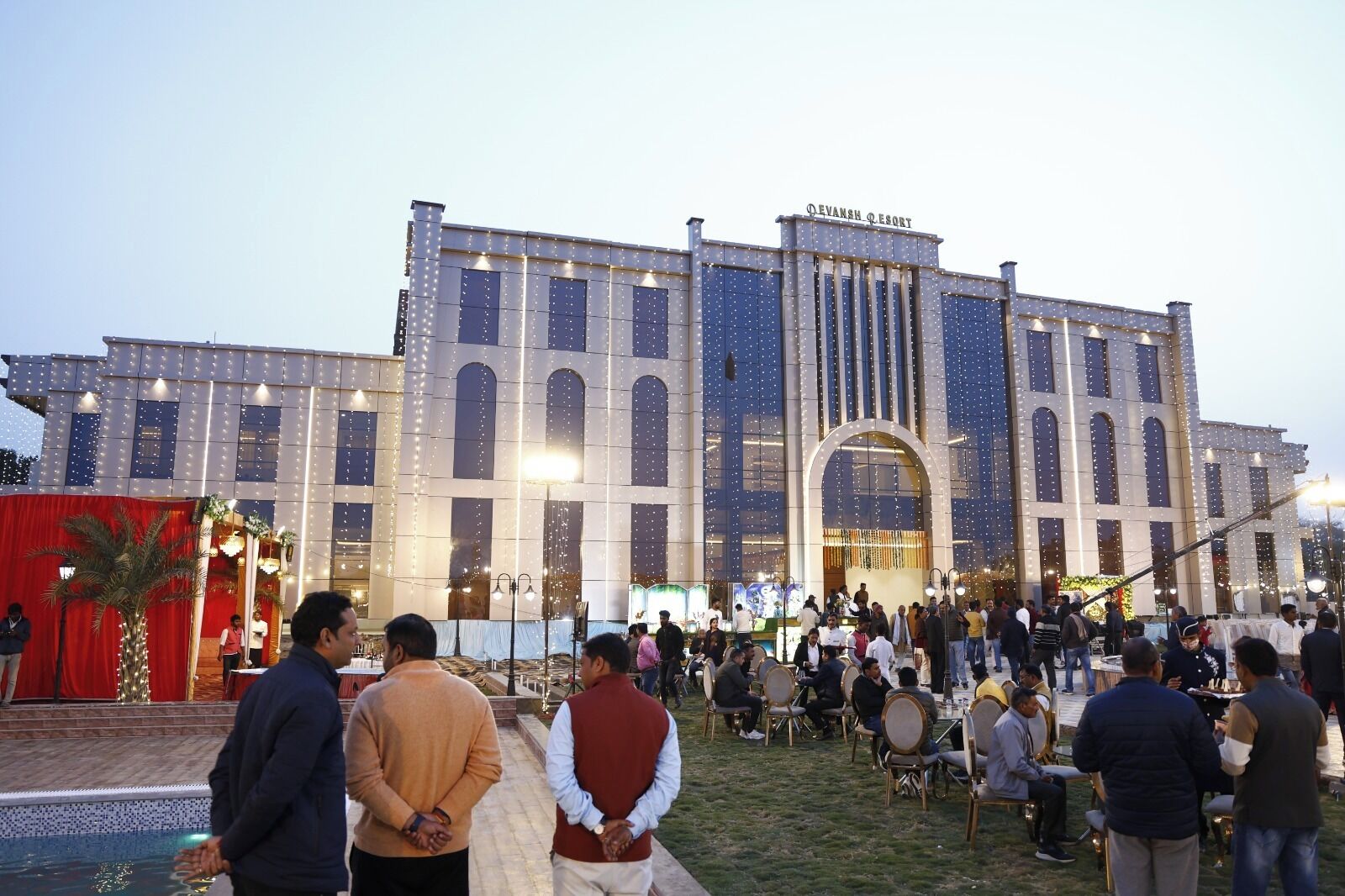 A large building with a sign reading 'EVANS H. ESTORT'.