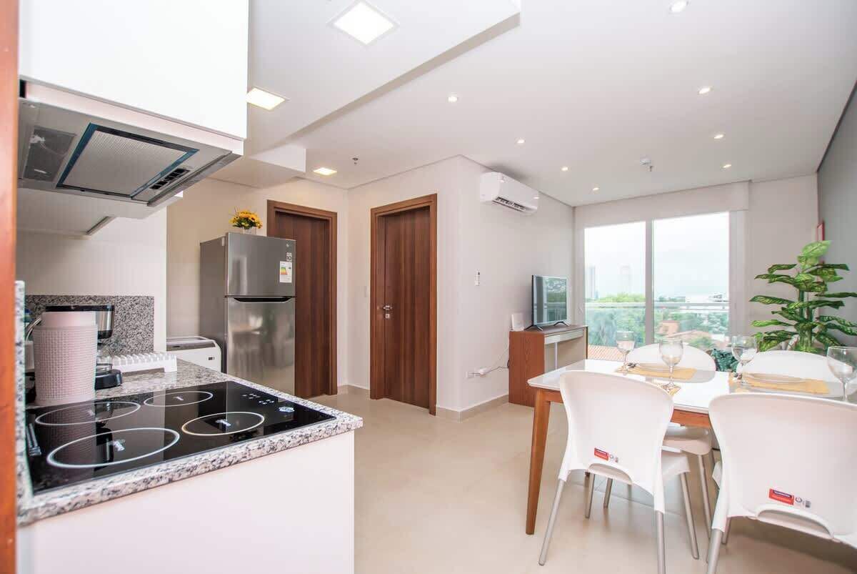 Departamento, balcón, vista a la ciudad | Cocina privada