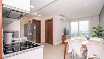 Departamento, balcón, vista a la ciudad | Cocina privada