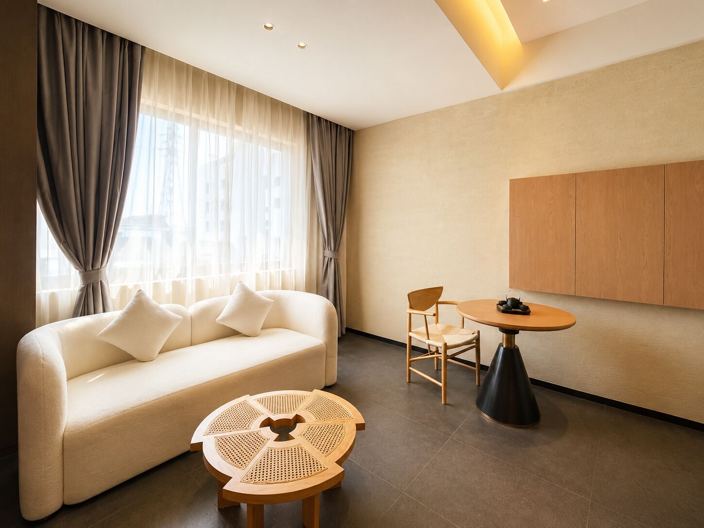 Deluxe Twin Room | Living area | Flat-screen TV