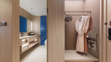 Kamar Twin Klasik | Kamar mandi | Pengering rambut, sandal, handuk, dan sampo