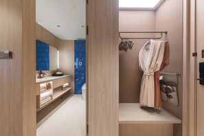 Classic Twin Room | Bathroom | Hair dryer, slippers, towels, shampoo - Crystal Orange Hotel Ningbo Tianyi Sq. (Ning Bo Shi)