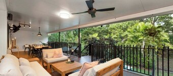 Resort Retreat in Mundingburra Pool, BBQ