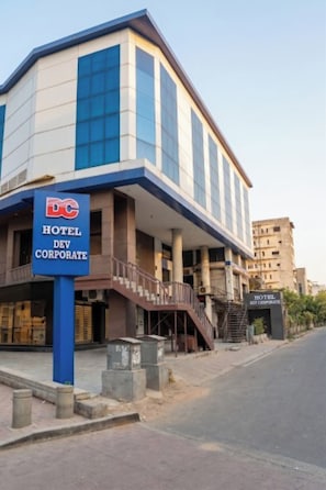 Exterior - Hotel Dev Corporate Ahmedabad  (Ahmedabad)
