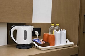 Kamar Double Superior | Meja kerja