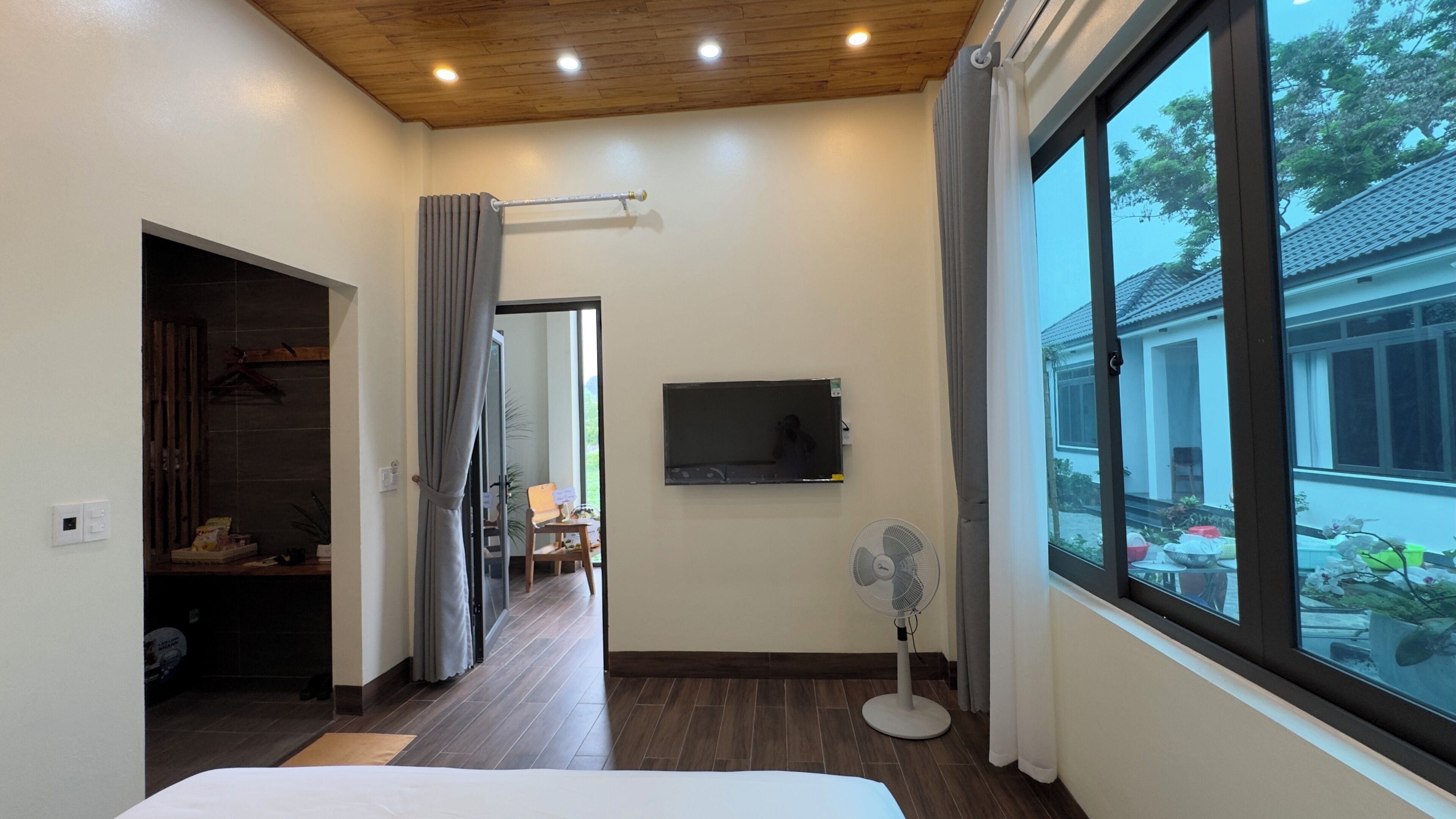 In-room safe, desk, laptop workspace, free WiFi