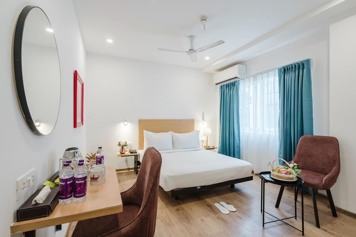 Habitación doble estándar | Espacio para trabajar con laptop, wifi gratis y ropa de cama