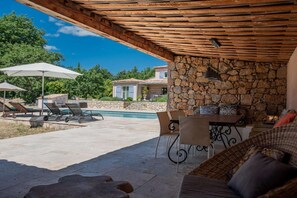 Outdoor dining - Modern Villa in Tourrettes with Swimming Pool (Tourrettes)