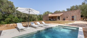 Villa Biniali with Private Pool and Two Bedrooms