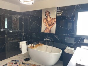 Handtücher, Seife, Toilettenpapier