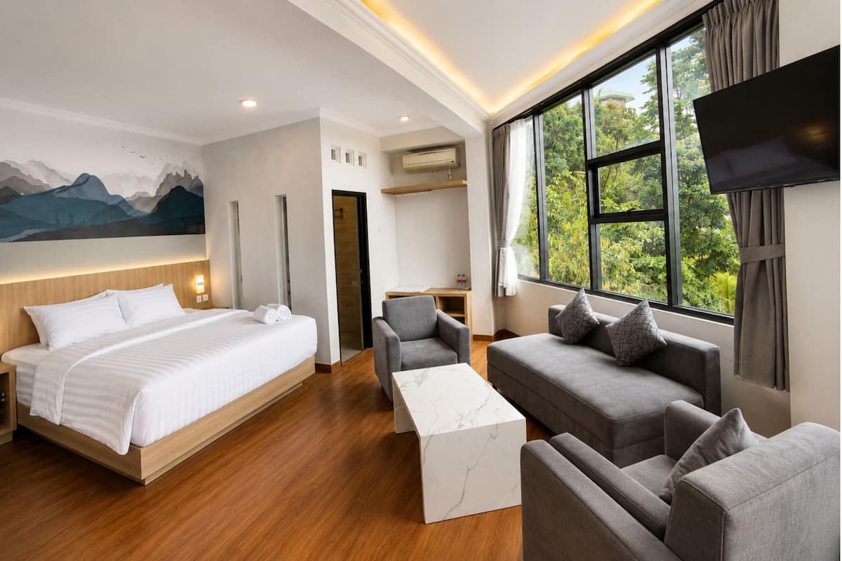 Habitación junior, balcón, vista a la colina | Escritorio, espacio para trabajar con laptop y wifi gratis