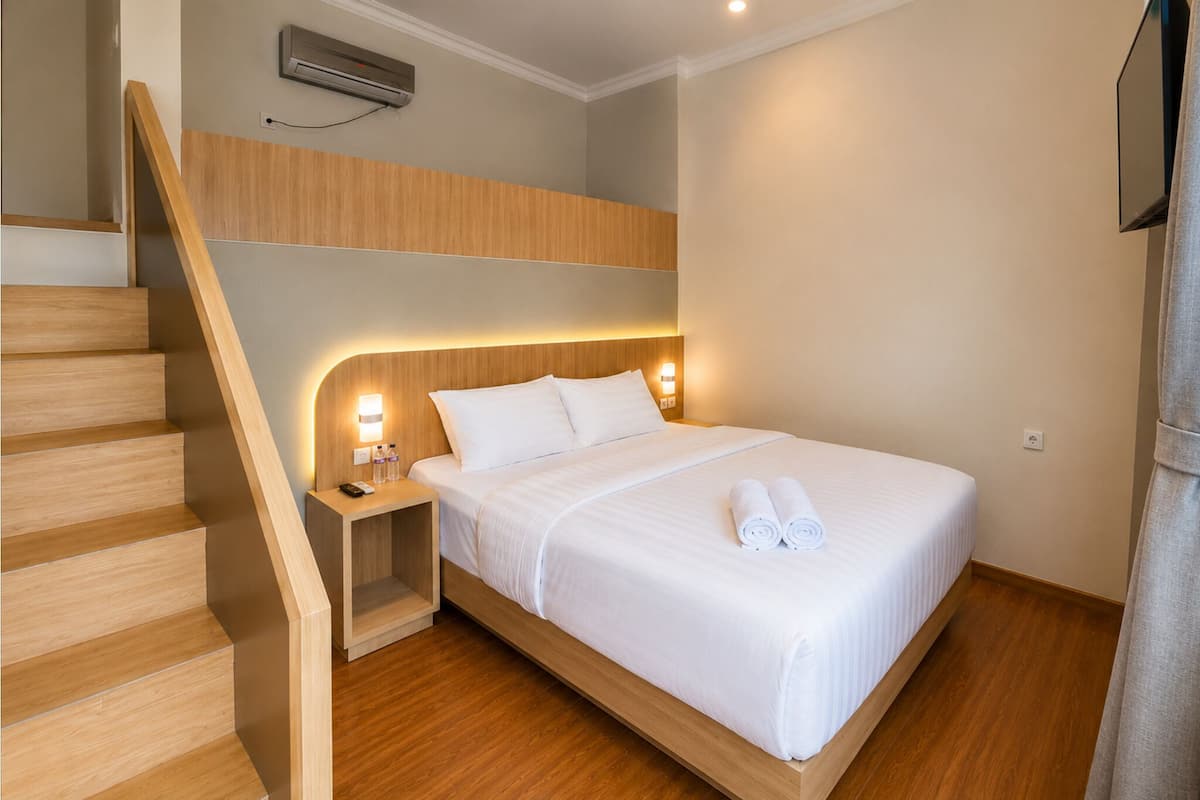 Habitación familiar, balcón, vista a la colina | Escritorio, espacio para trabajar con laptop y wifi gratis
