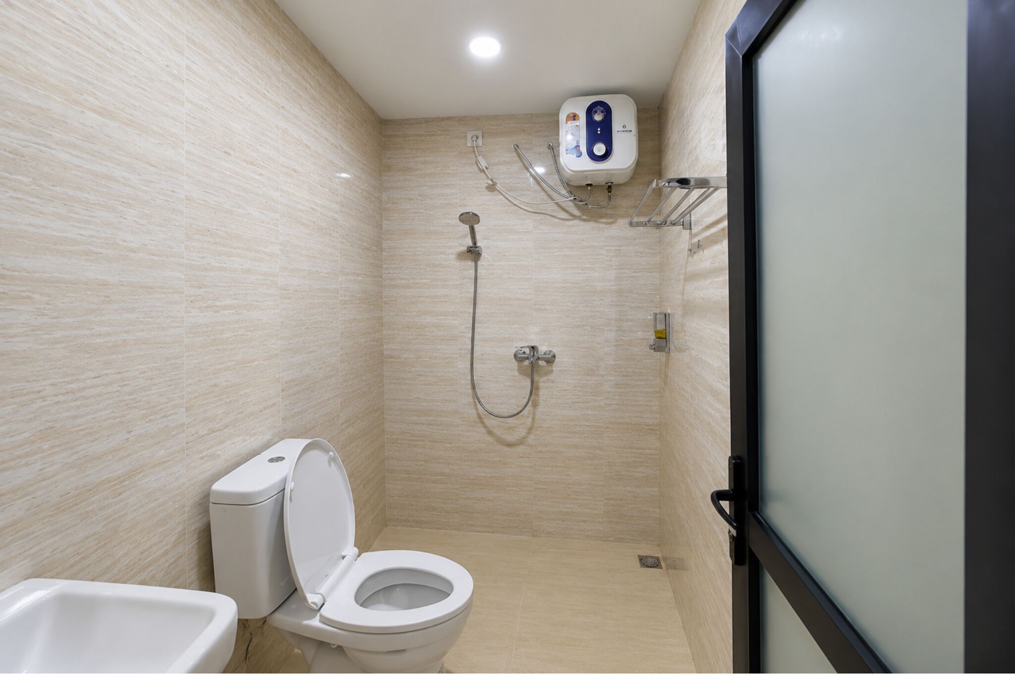 Superior Room, Balcony, Hill View | Bathroom | Shower, towels, soap, shampoo