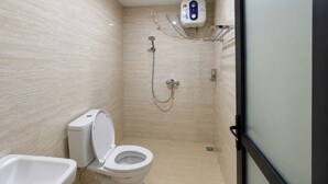 Superior Room, Balcony, Hill View | Bathroom