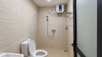 Superior Room, Balcony, Hill View | Bathroom | Shower, towels, soap, shampoo