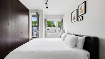 Apartment | Desk, iron/ironing board, free cribs/infant beds, free WiFi