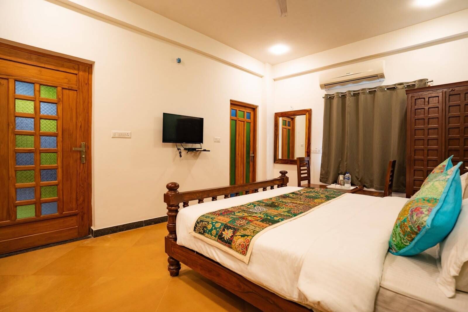 Superior Room, Garden View | Iron/ironing board, free WiFi