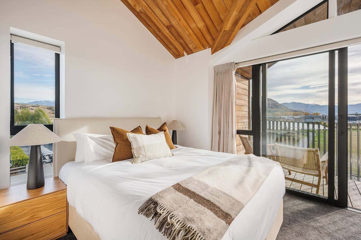 Clubhouse Apartments: 3 Bedroom, Upper Level  | Premium bedding, in-room safe, laptop workspace, blackout drapes