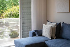 TV - GuestReady-Charming Ponta Delgada Retreat (Ponta Delgada)