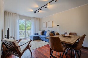 TV - GuestReady-Charming Ponta Delgada Retreat (Ponta Delgada)