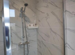 Standard Double Room | Bathroom