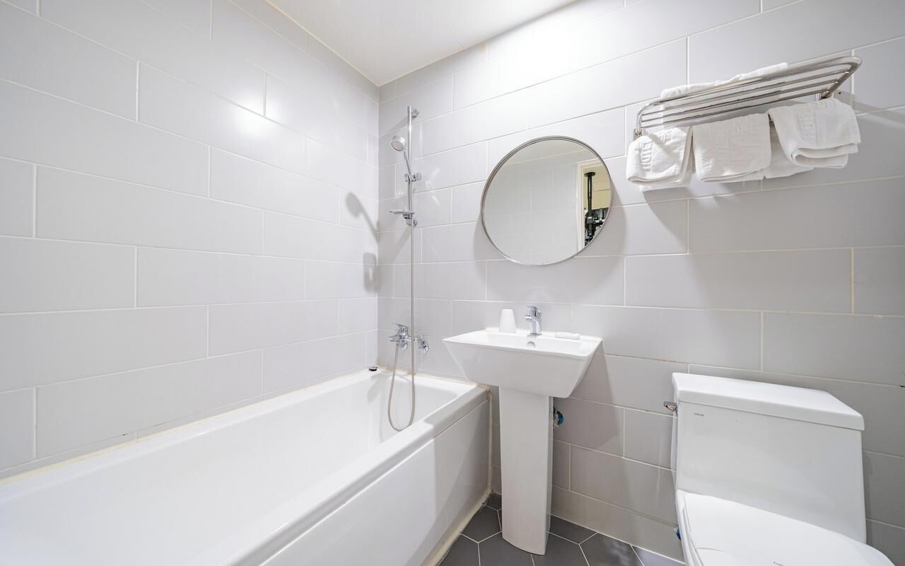 Kamar Premium | Kamar mandi | Pengering rambut, handuk, sabun, dan sampo