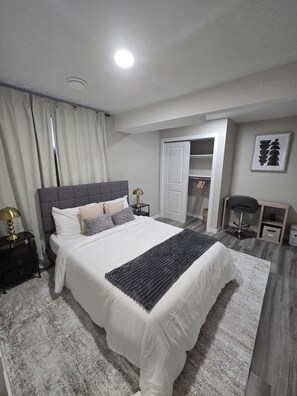 2 bedrooms, in-room safe, desk, iron/ironing board - Relax in this beautiful ,modern 2-bedroom basement suite in a quiet neighborhood (Edmonton)