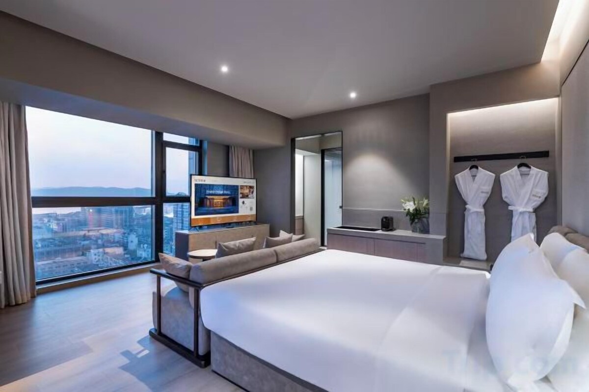 Suite - Lake-View