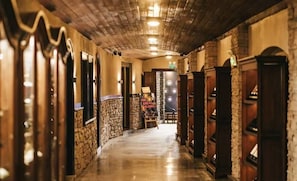Winery - Crystal Orange Hotel Xihu Hubin Intime (Hangzhou)