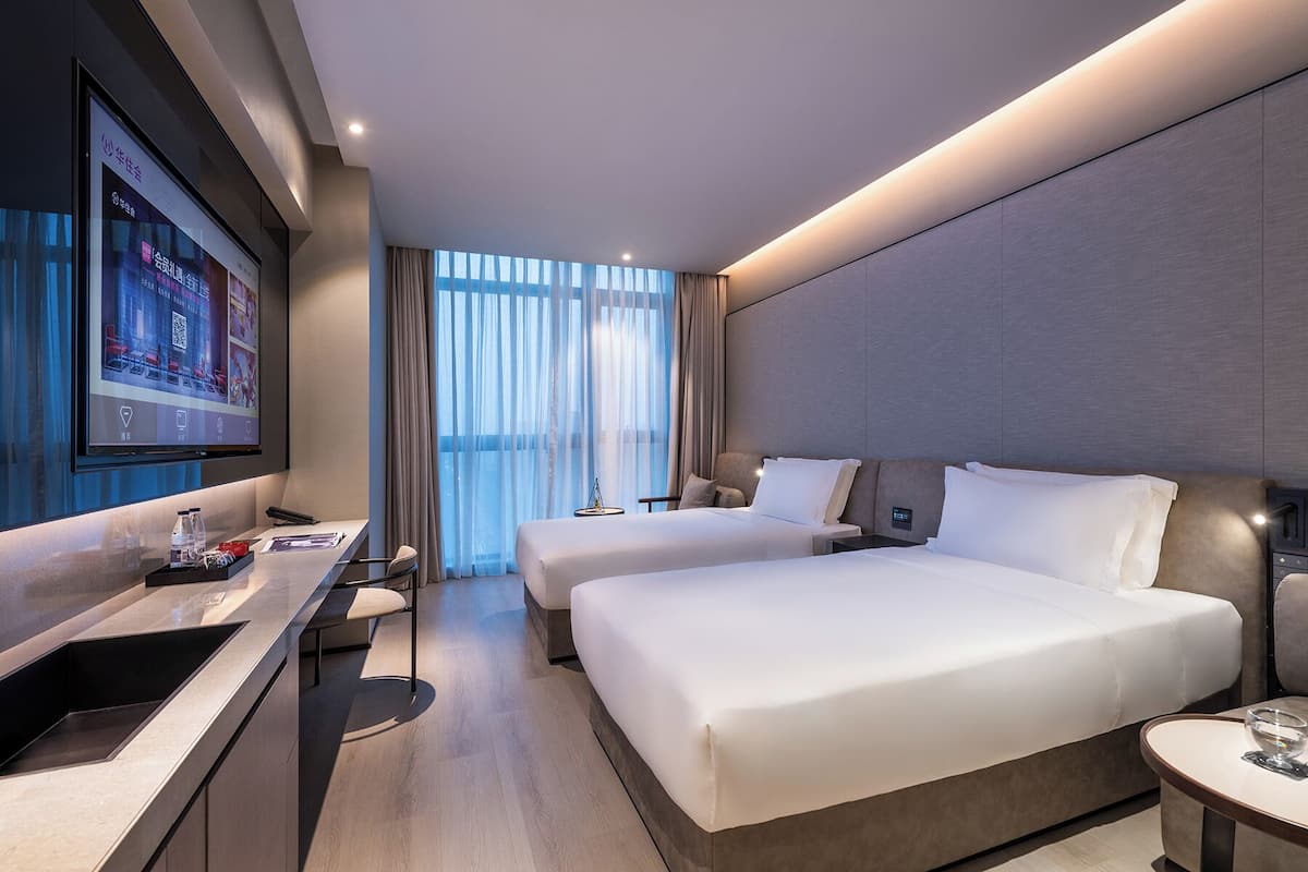 Cubrecamas, colchones con pillow-top y minibar con artículos gratuitos 