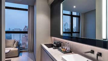 Basic Single Room | Bilik Mandi | Selipar