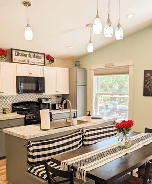Classic Apartment, River View | Private kitchen - Riverview Ellsworth Apartment (Ellsworth)