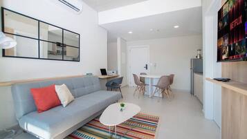 Apartment, Stadtblick | Wohnbereich