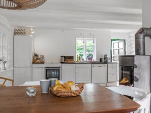 Kühlschrank, Geschirrspüler, Kochgeschirr/Geschirr/Besteck