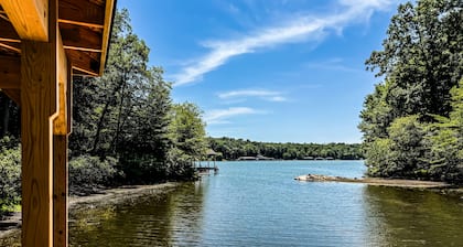 NEW Lakefront Lake Anna, Dock, Firepit, Game Room