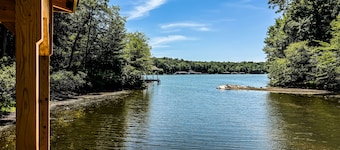 NEW Lakefront Lake Anna, Dock, Firepit, Game Room
