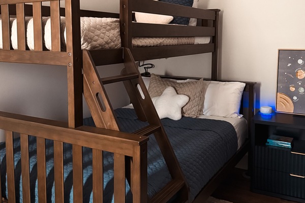 5 bedrooms, desk, iron/ironing board, travel cot