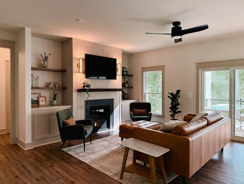 NEW Luxury Lakefront House in Lake Anna with Private Dock, Firepit, Bar & Gam...