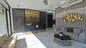 Apartment, 1 Bedroom, Accessible, Balcony | Lobby